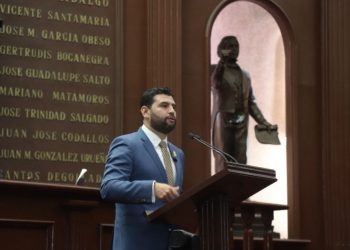 Octavio Ocampo presenta iniciativa para proteger a productores de maíz en Michoacán