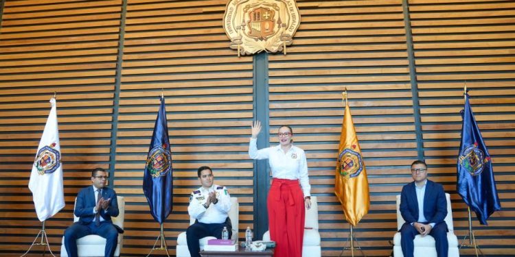 Explican estrategias de seguridad y procuración de justicia ante estudiantes de la UMSNH; Yarabí Ávila pone en marcha jornada nicolaita