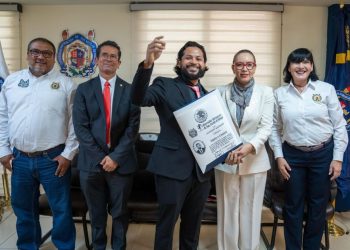 Toma de decisiones debe incidir de manera positiva en el entorno, señala Yarabí Ávila a recién titulados 