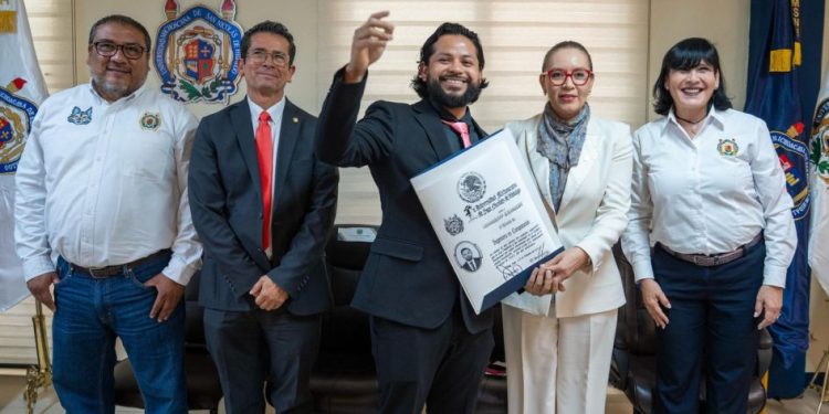 Toma de decisiones debe incidir de manera positiva en el entorno, señala Yarabí Ávila a recién titulados 