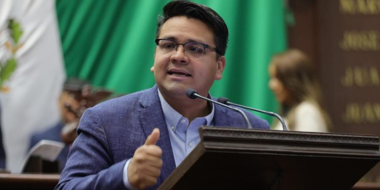 Toño Carreño presenta iniciativa para la creación de la Comisión de Evaluación y Seguimiento al Plan Municipal de Desarrollo