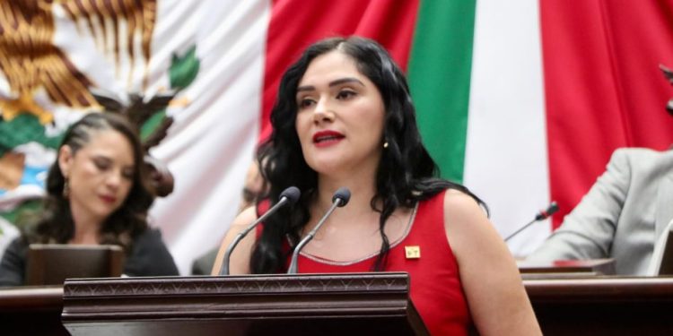Presenta Diana Espinoza, iniciativa para garantizar atención intercultural a mujeres indígenas víctimas de violencia