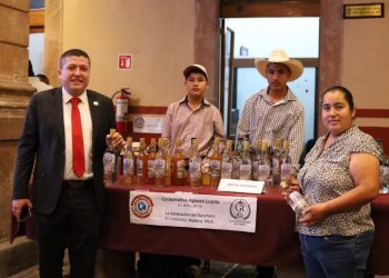 Celebra Vicente Gómez incorporación de cooperativas en la Ley de Desarrollo Económico