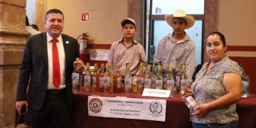 Celebra Vicente Gómez incorporación de cooperativas en la Ley de Desarrollo Económico