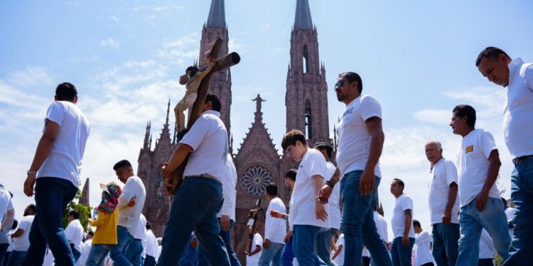 Descubre las procesiones del silencio más emblemáticas de Michoacán