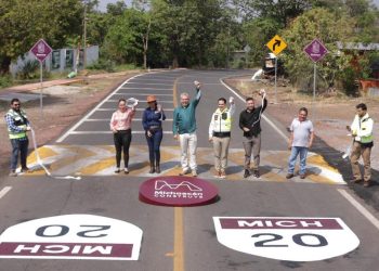Rehabilitación de carretera de Nuevo Urecho impulsará al sector agropecuario: Bedolla