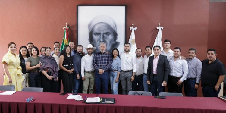 Bedolla y alcaldes del PRD trazan ruta para impulsar obras públicas en sus municipios