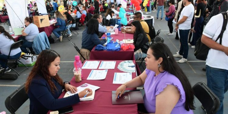 Más de mil 800 oportunidades de trabajo se ofertaron en 5 municipios de Michoacán